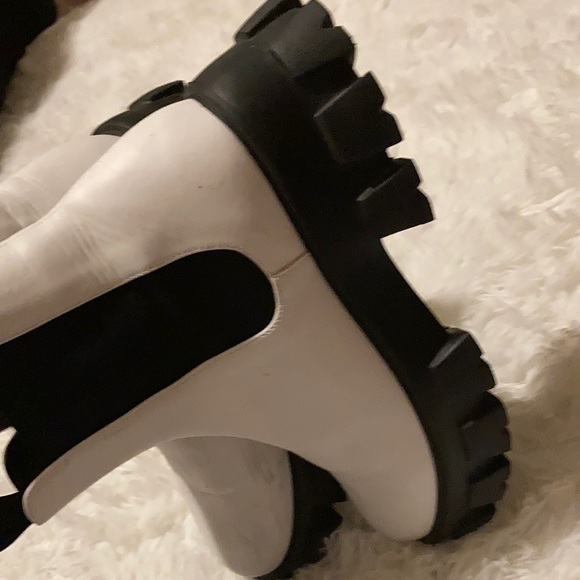 White boots - Picture 4 of 4